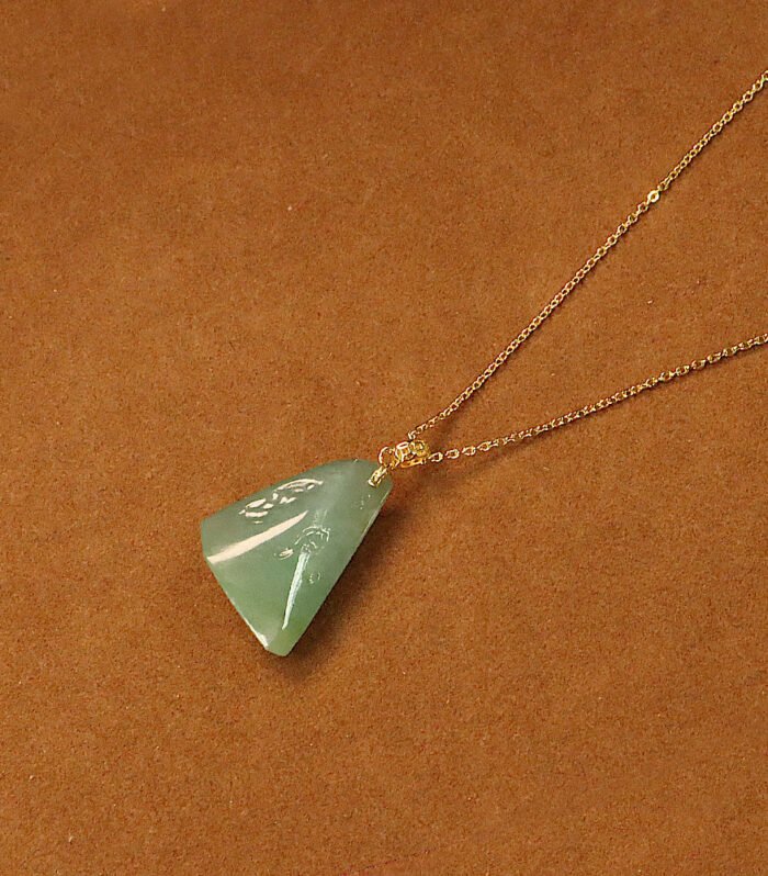 【ATTHIS】天然翡翠隨形吊墜  24x18x9.7mm