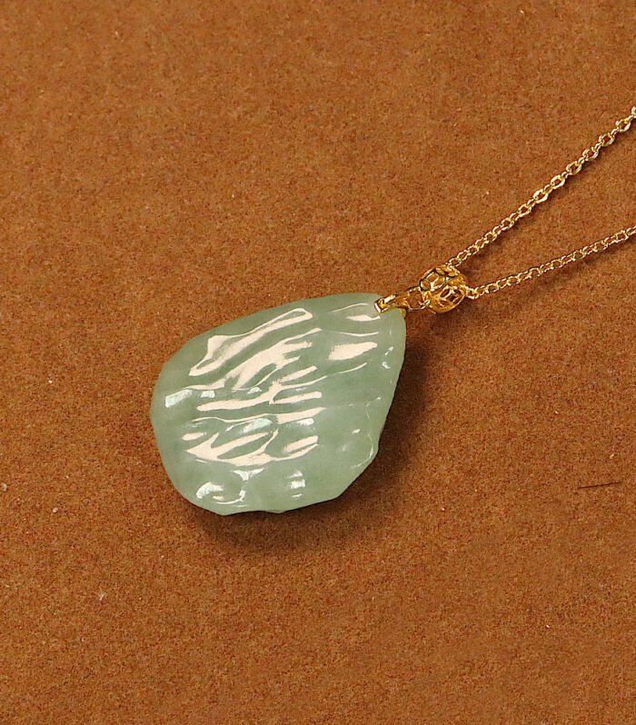 【ATTHIS】天然翡翠隨形吊墜 24x20x6.5mm