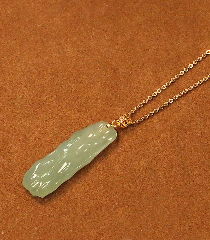 【ATTHIS】天然翡翠隨形吊墜 32x9.8x5mm