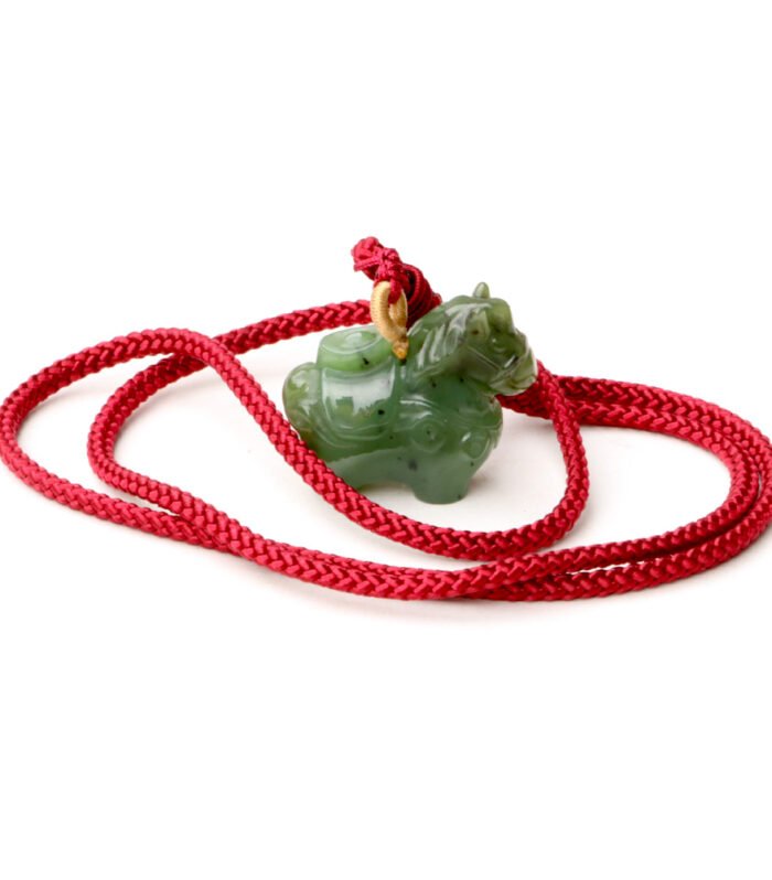 【ATTHIS】天然和田玉雕刻吊墜 長33.2x寬13.3x高29.9mm